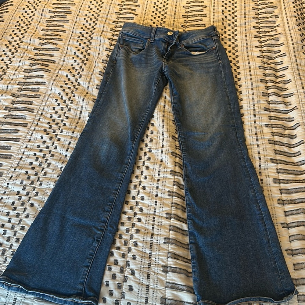 American eagle kick boot size 6 light wash jeans